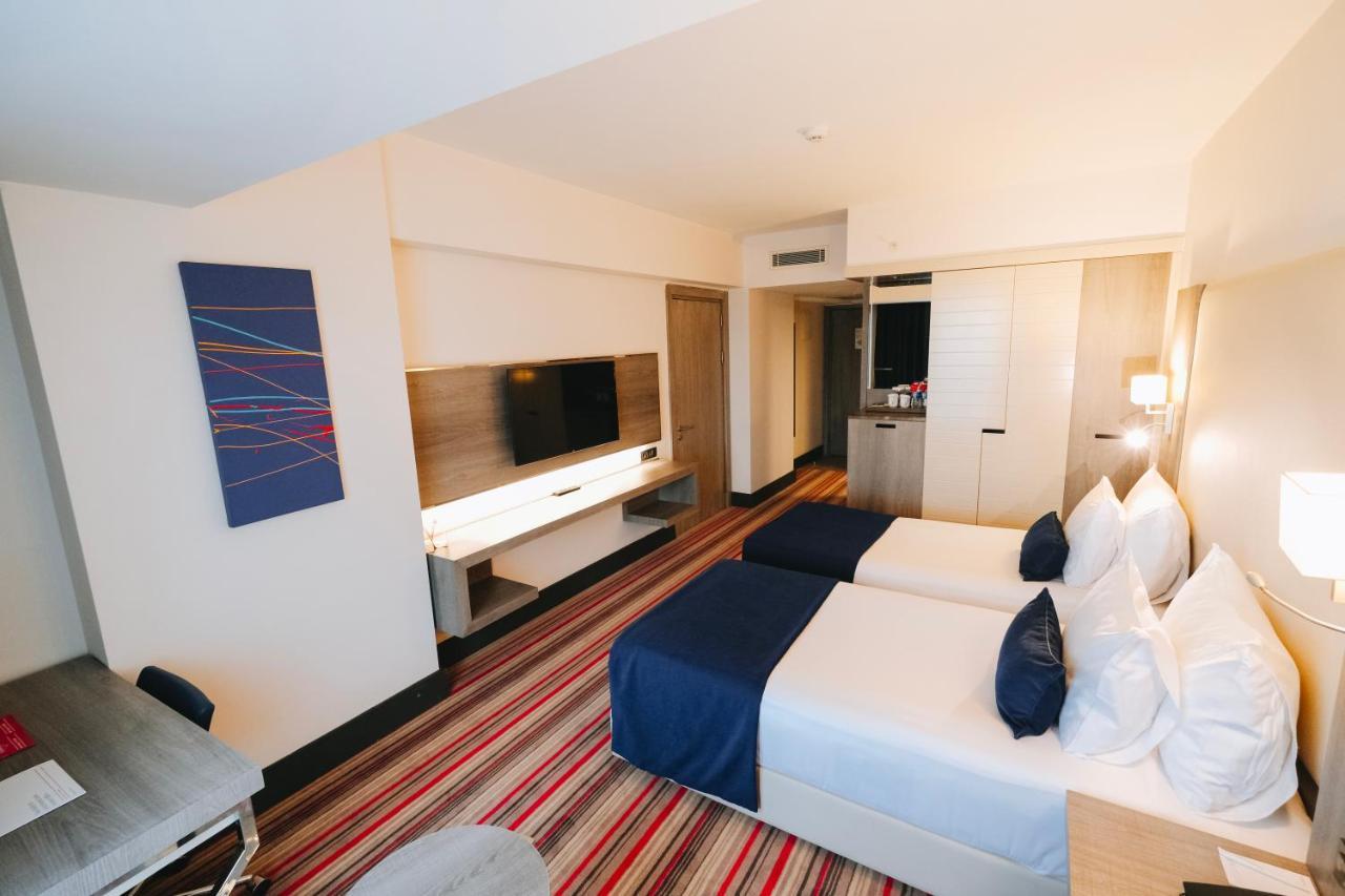 Hotel Ramada Plaza By Wyndham İzmir Extérieur photo