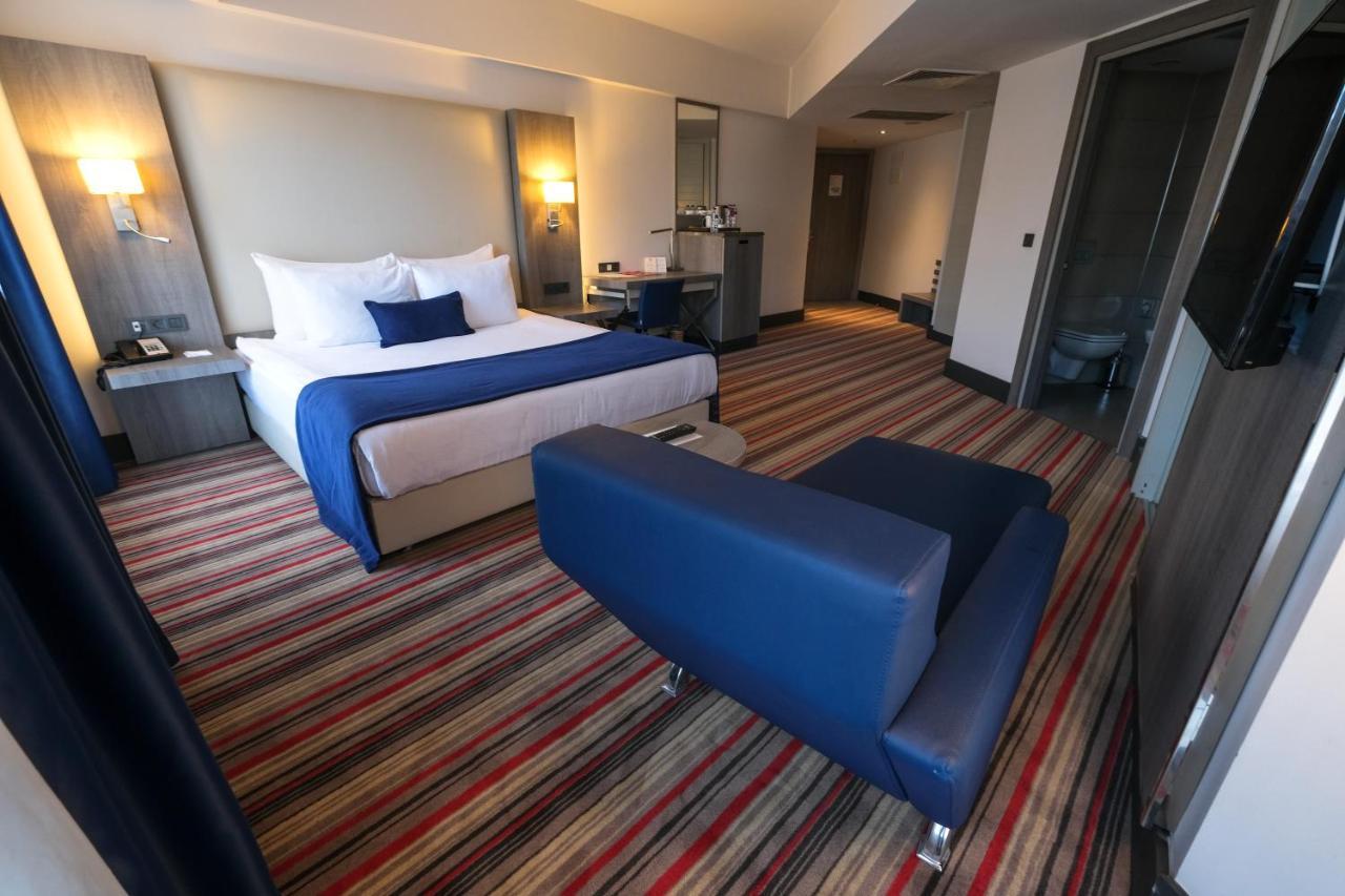 Hotel Ramada Plaza By Wyndham İzmir Extérieur photo