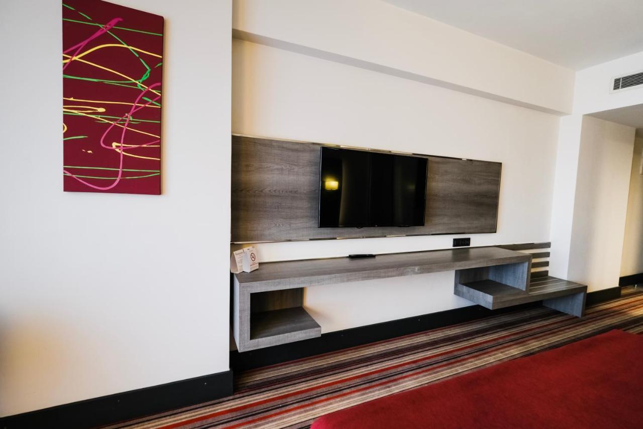 Hotel Ramada Plaza By Wyndham İzmir Extérieur photo