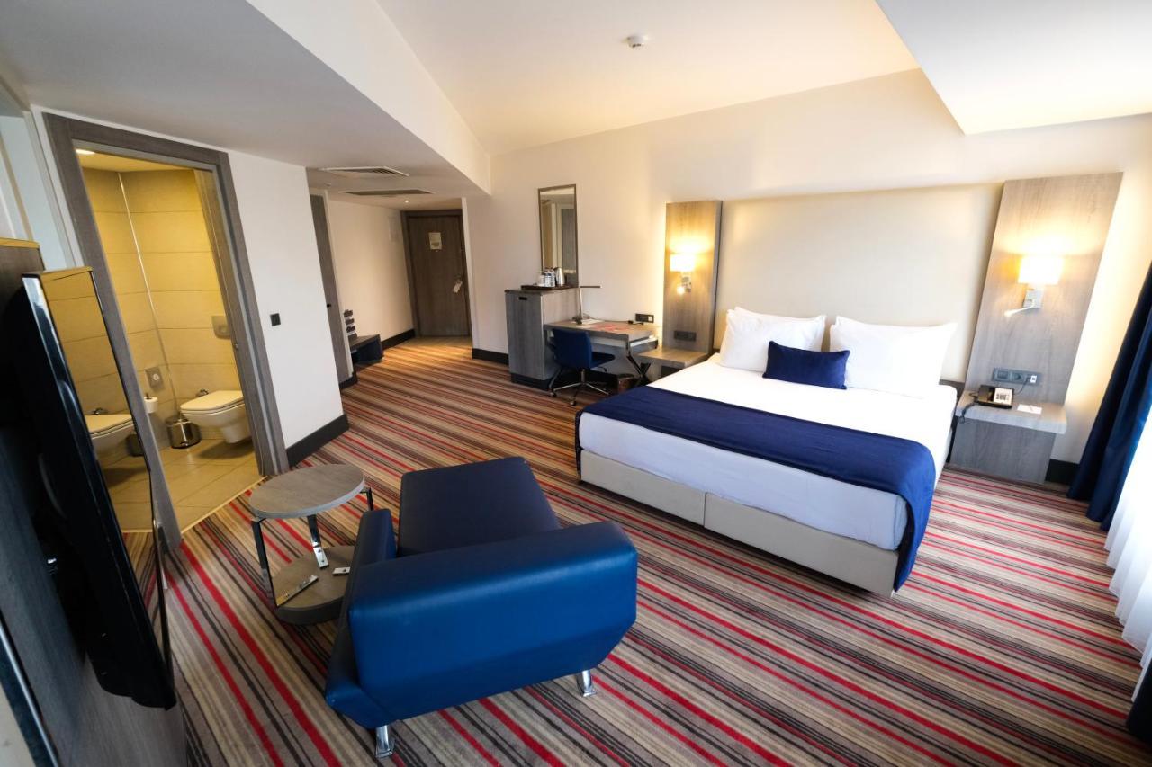 Hotel Ramada Plaza By Wyndham İzmir Extérieur photo