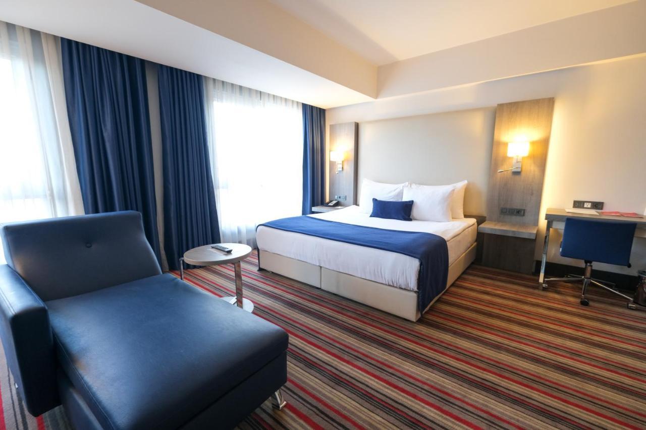 Hotel Ramada Plaza By Wyndham İzmir Extérieur photo