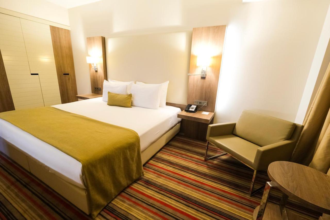 Hotel Ramada Plaza By Wyndham İzmir Extérieur photo
