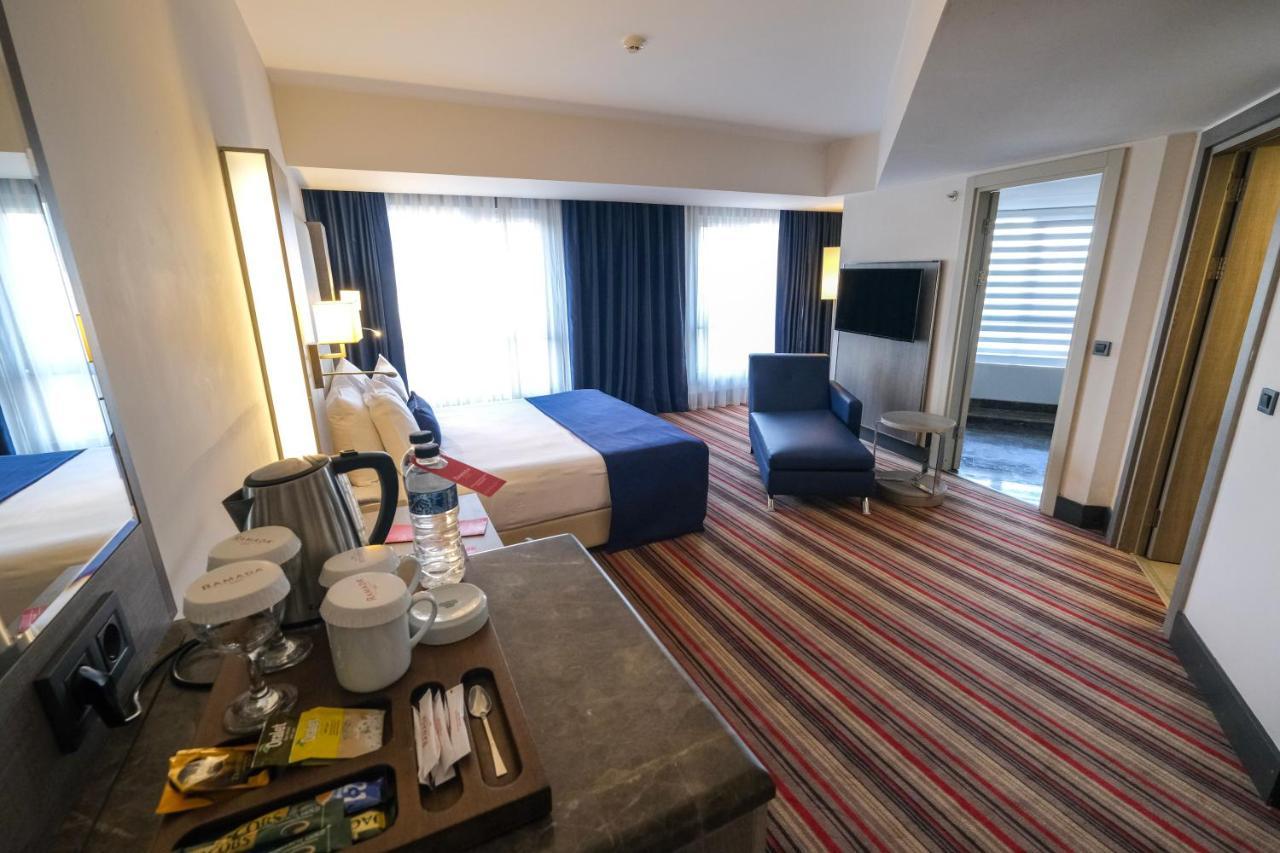 Hotel Ramada Plaza By Wyndham İzmir Extérieur photo