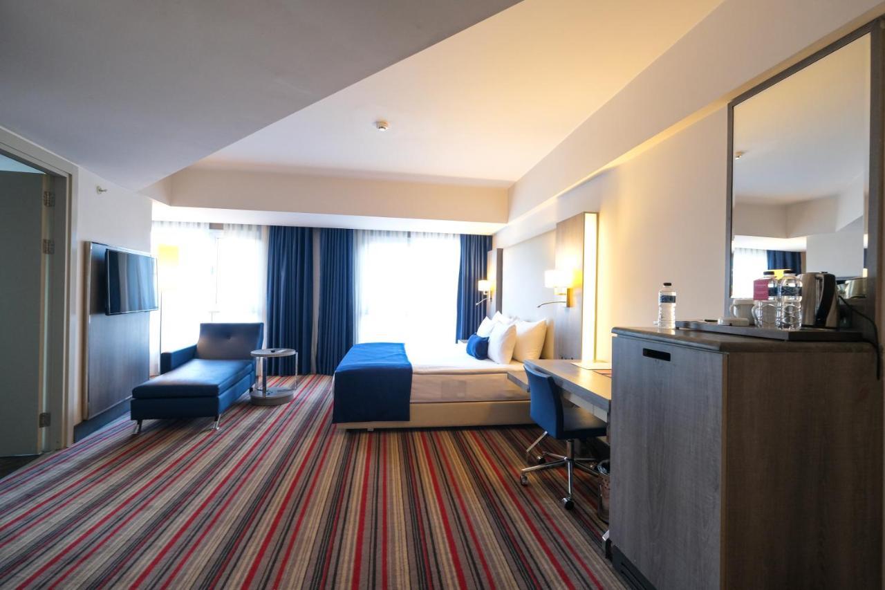 Hotel Ramada Plaza By Wyndham İzmir Extérieur photo