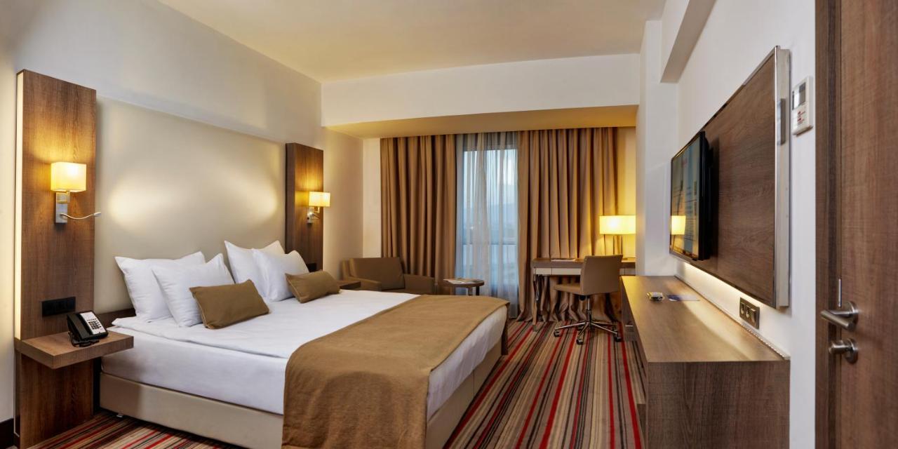 Hotel Ramada Plaza By Wyndham İzmir Extérieur photo