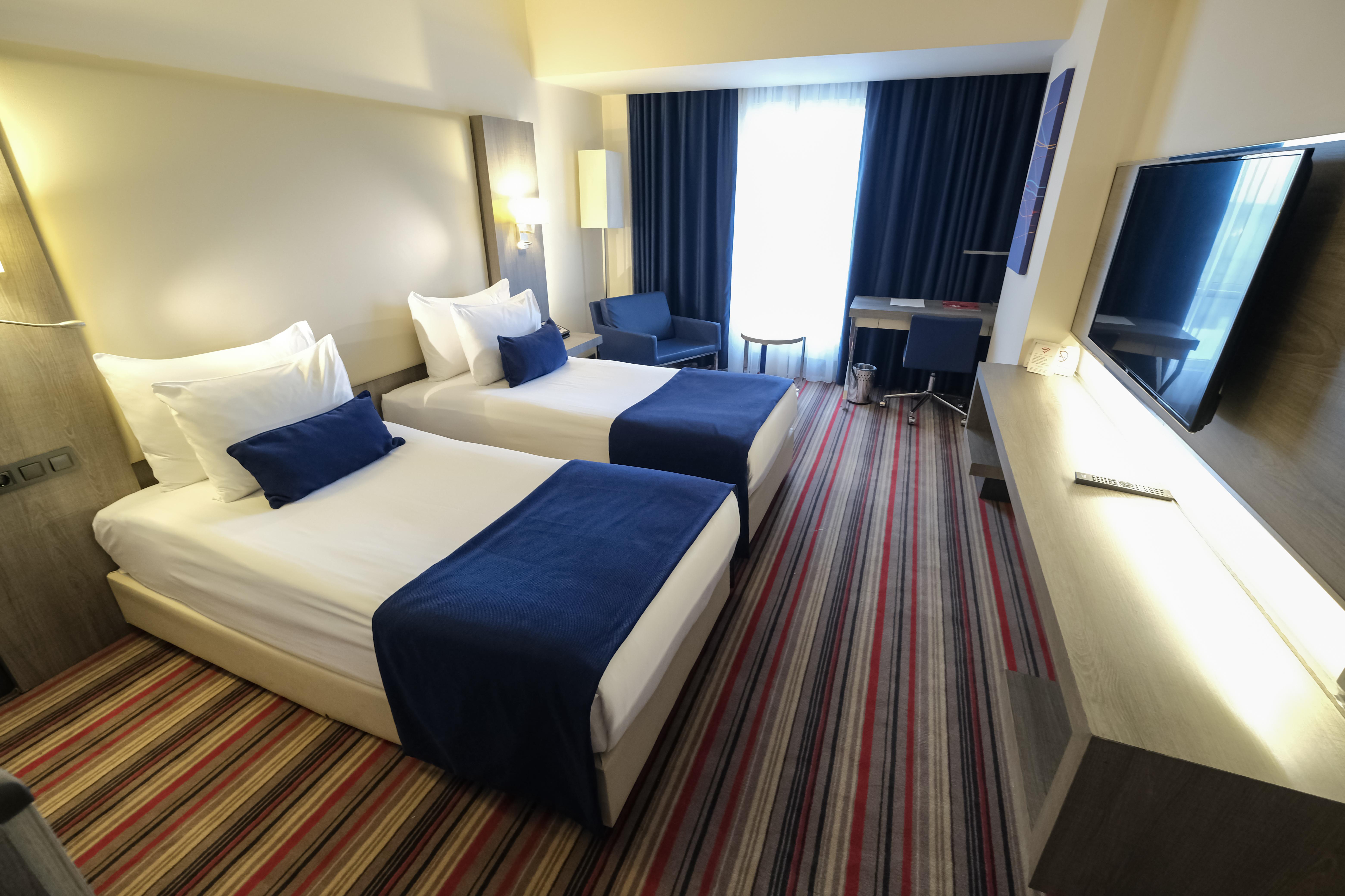 Hotel Ramada Plaza By Wyndham İzmir Extérieur photo
