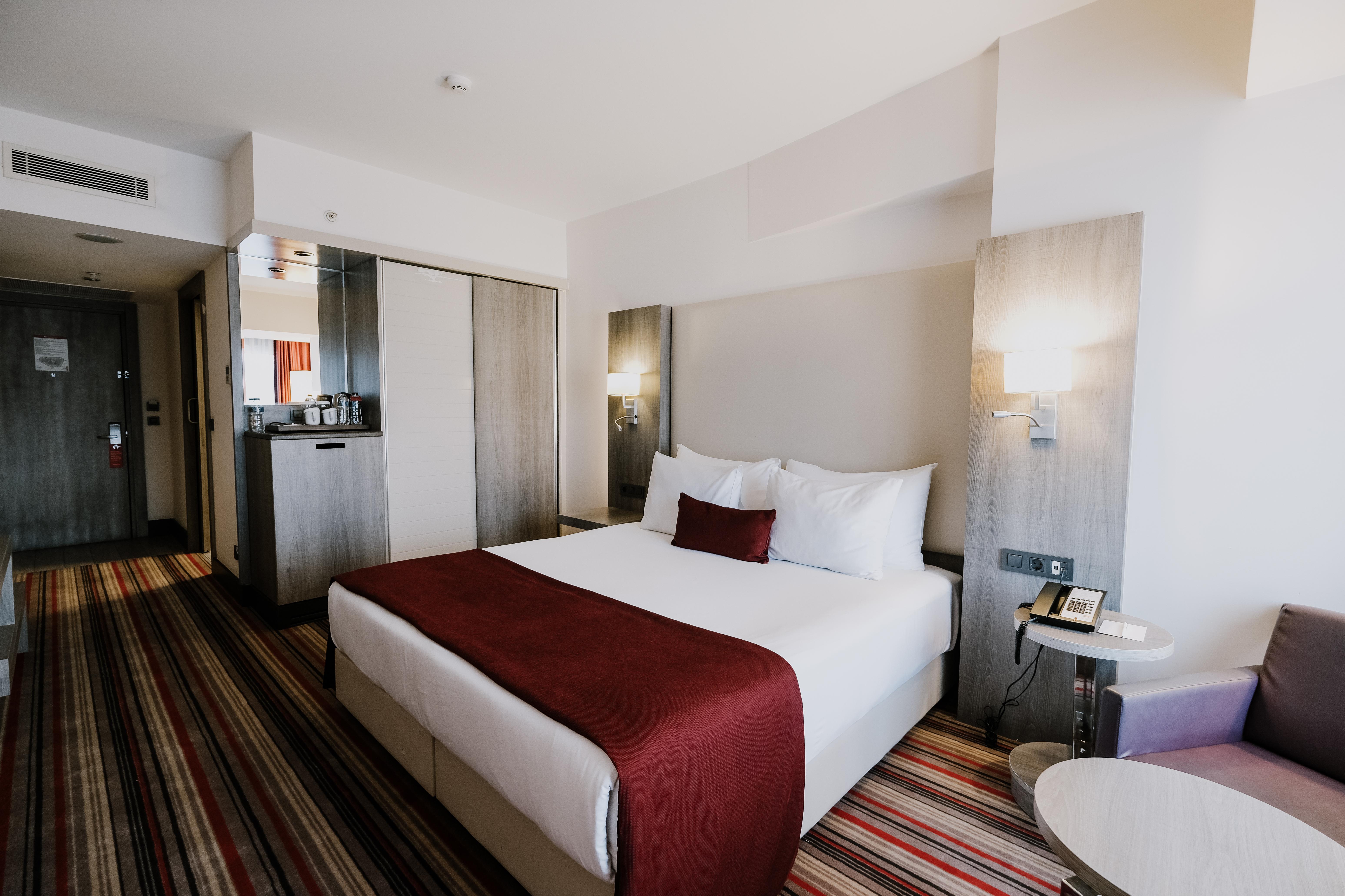 Hotel Ramada Plaza By Wyndham İzmir Extérieur photo