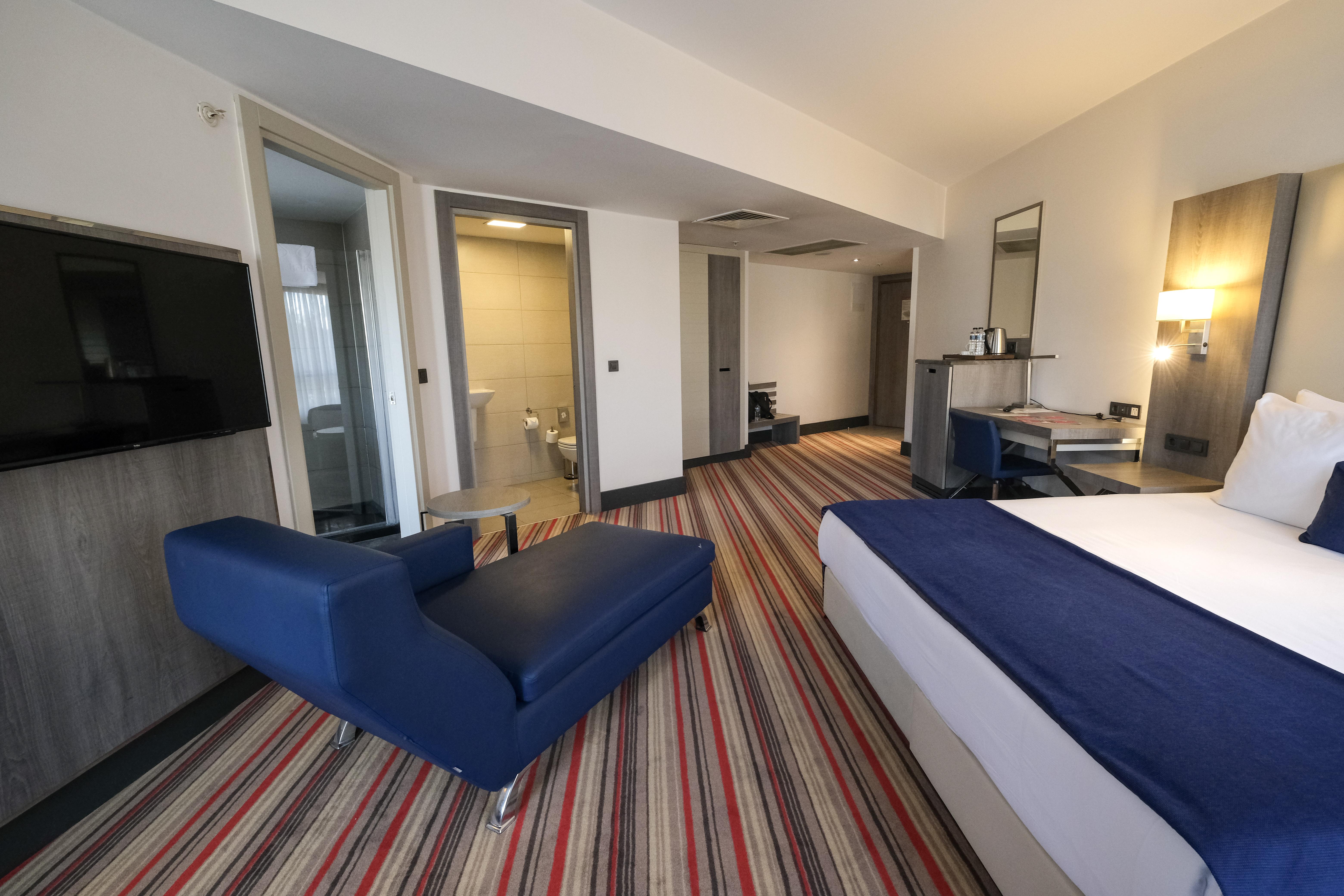 Hotel Ramada Plaza By Wyndham İzmir Extérieur photo
