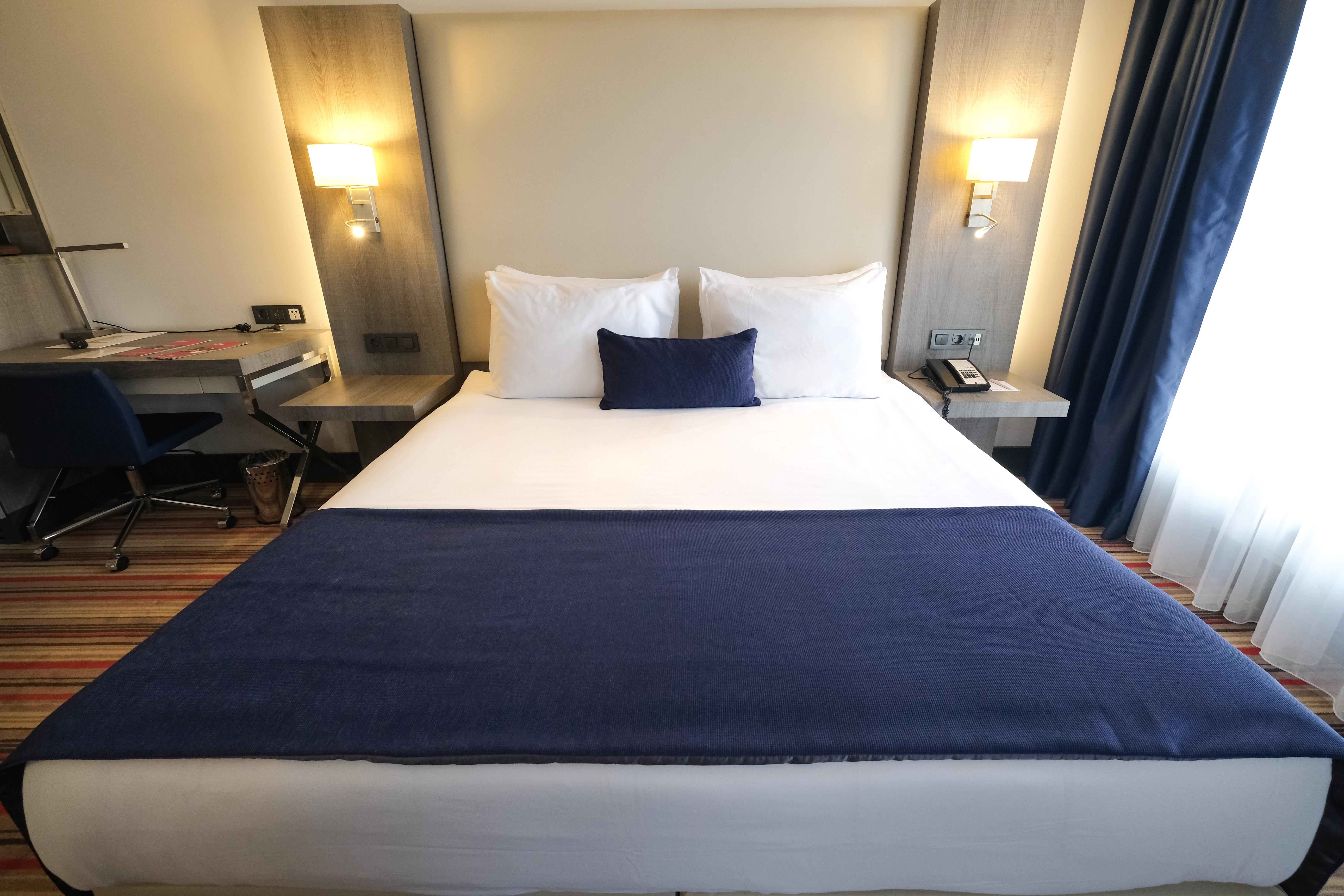 Hotel Ramada Plaza By Wyndham İzmir Extérieur photo