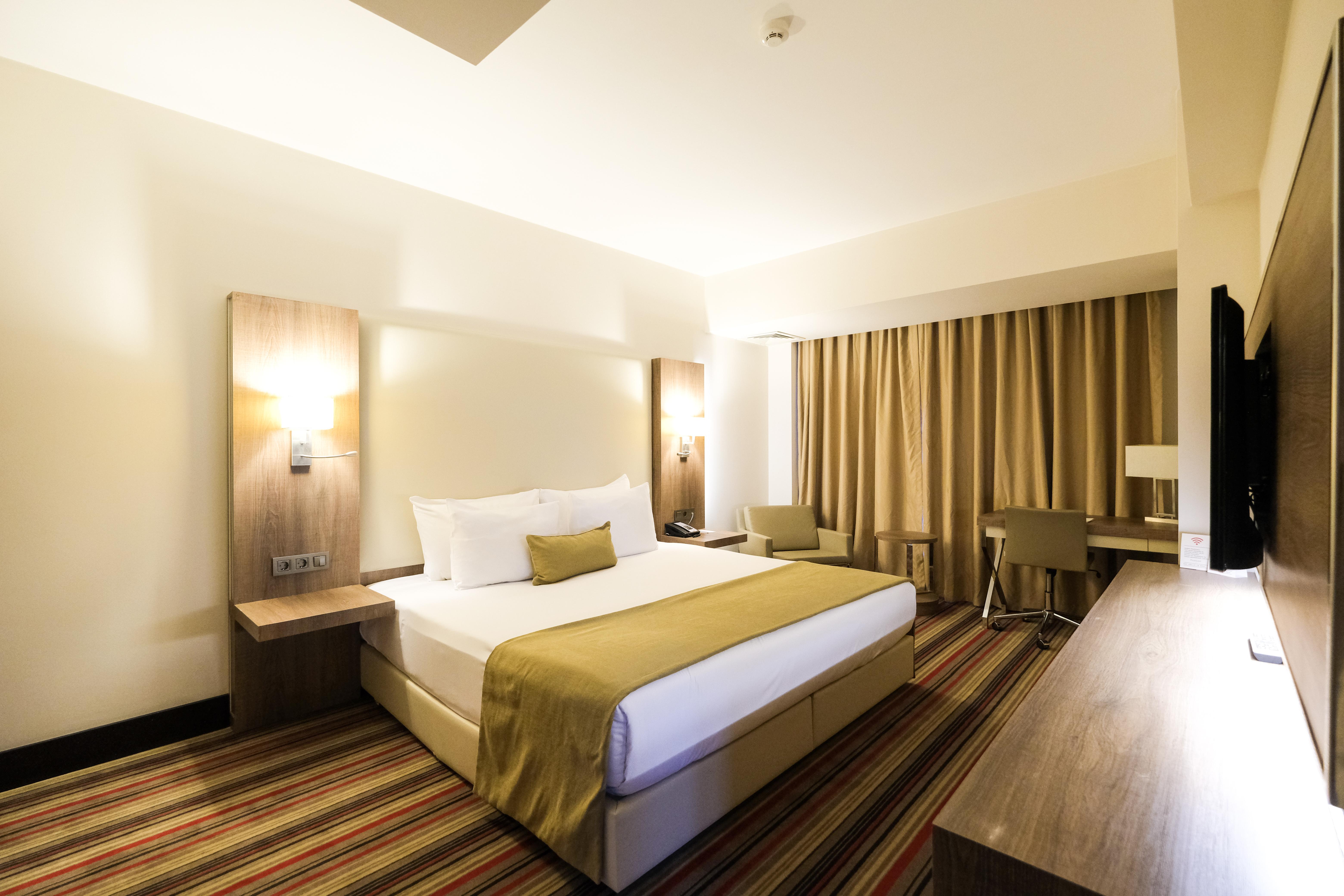 Hotel Ramada Plaza By Wyndham İzmir Extérieur photo