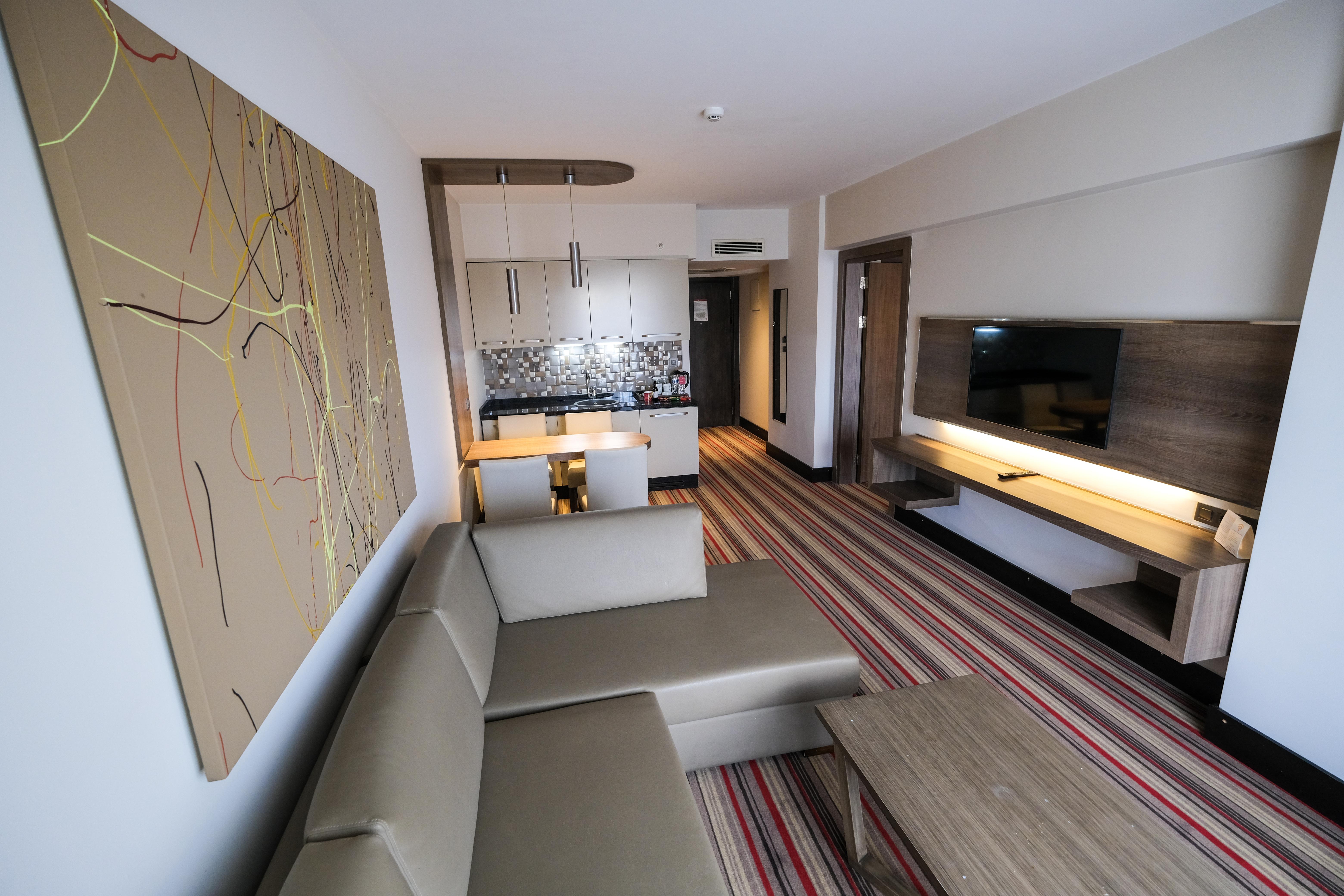 Hotel Ramada Plaza By Wyndham İzmir Extérieur photo