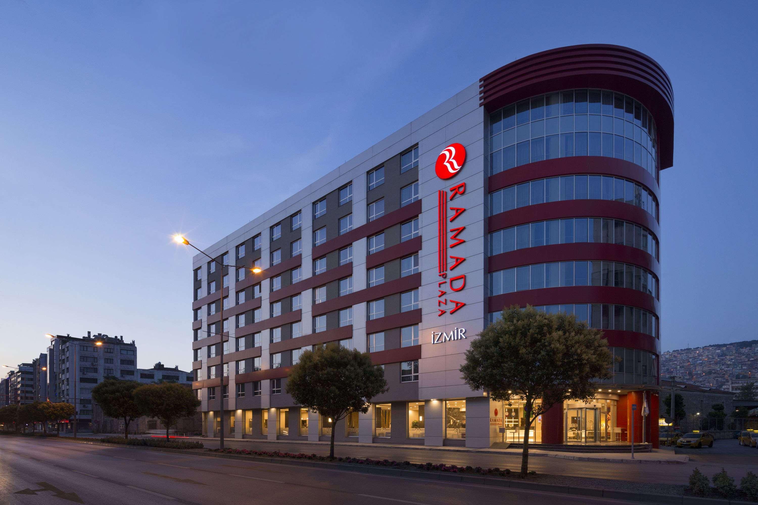 Hotel Ramada Plaza By Wyndham İzmir Extérieur photo