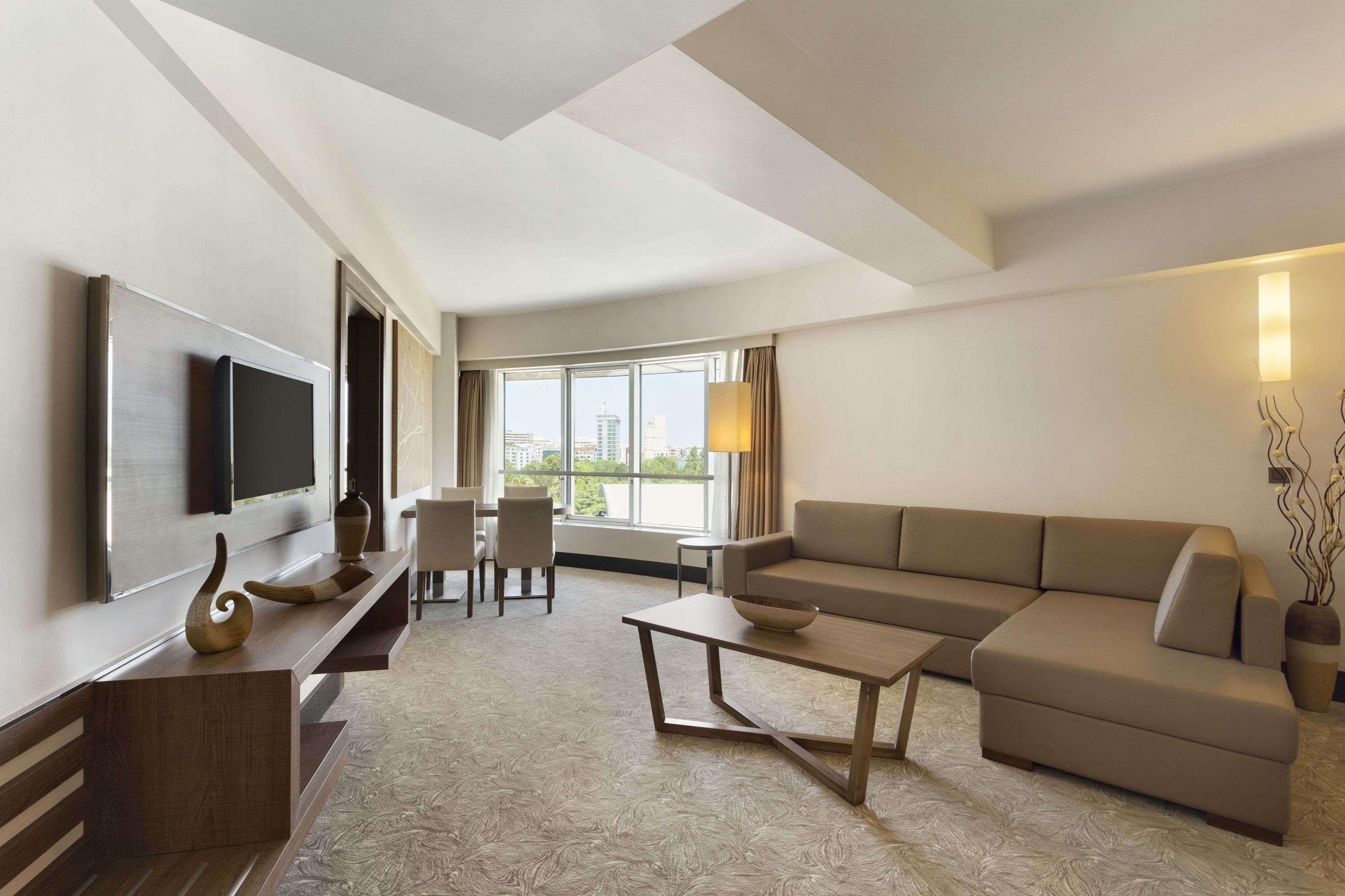 Hotel Ramada Plaza By Wyndham İzmir Extérieur photo