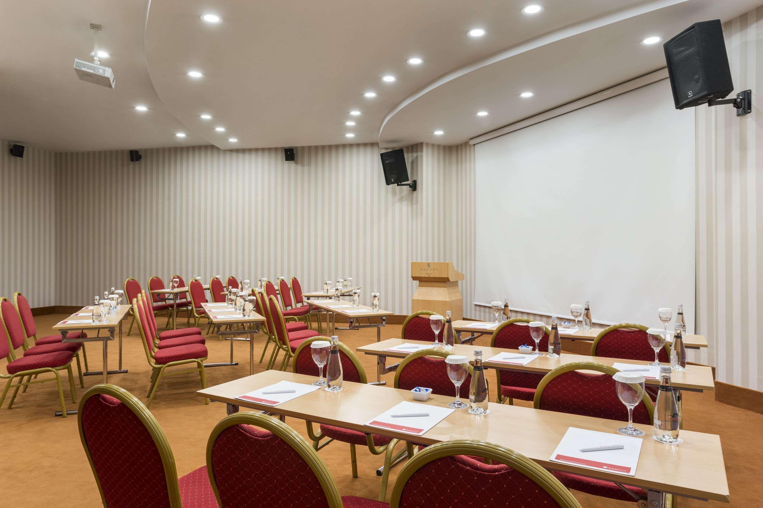 Hotel Ramada Plaza By Wyndham İzmir Extérieur photo