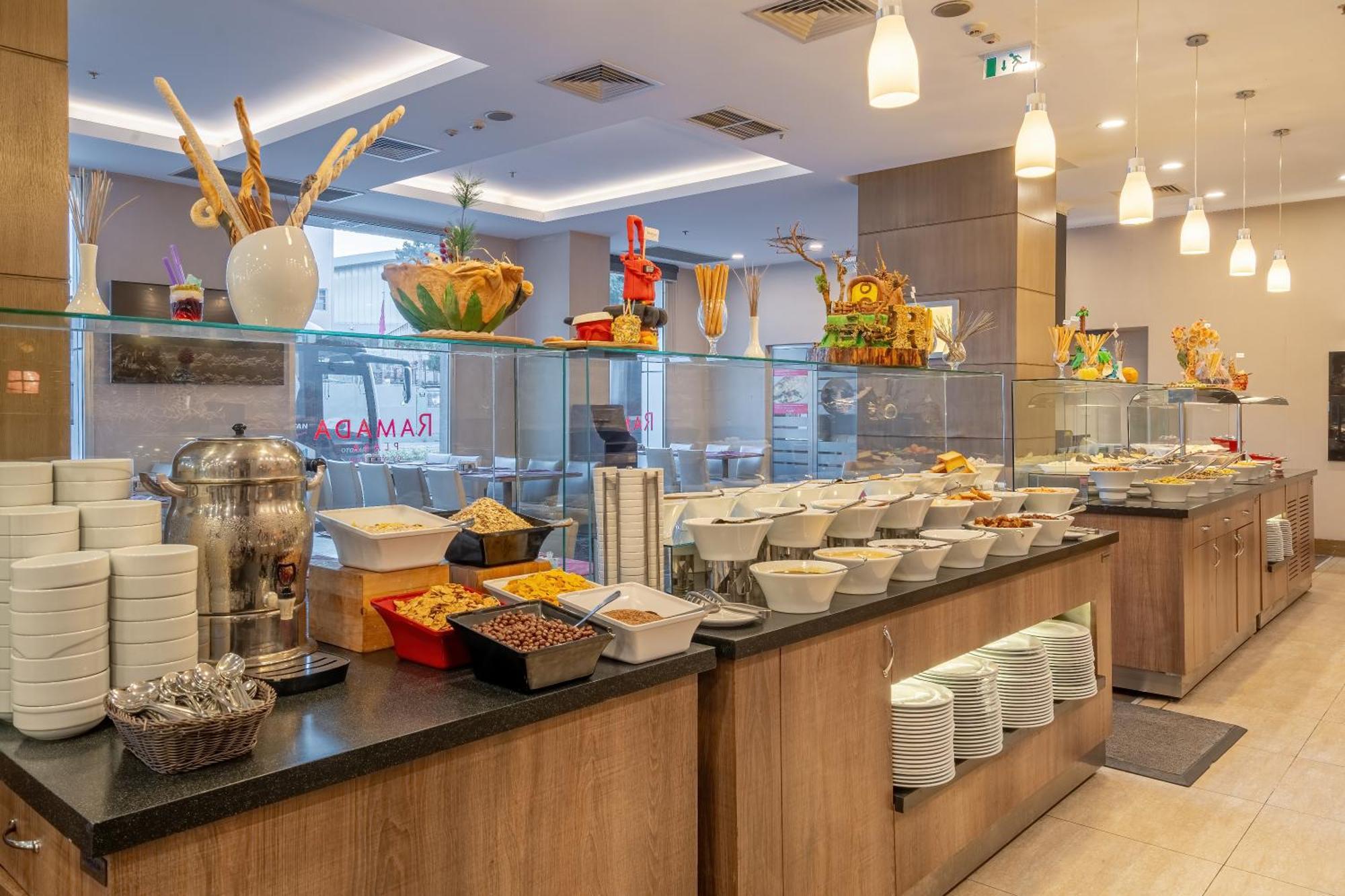 Hotel Ramada Plaza By Wyndham İzmir Extérieur photo
