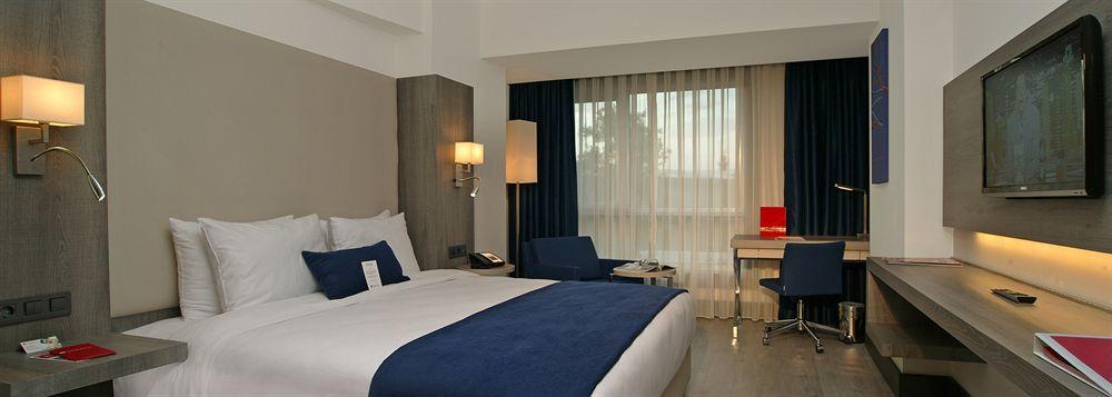 Hotel Ramada Plaza By Wyndham İzmir Extérieur photo