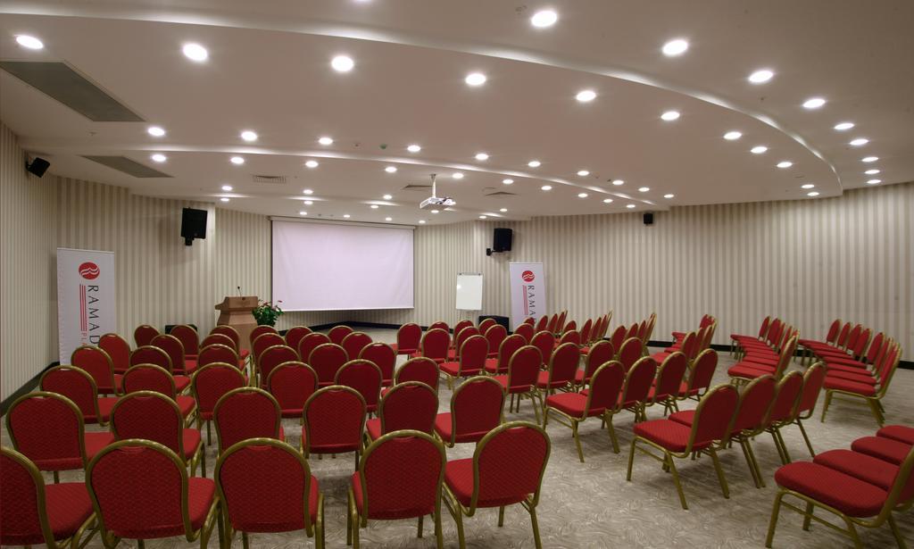 Hotel Ramada Plaza By Wyndham İzmir Extérieur photo
